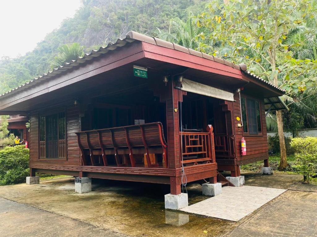 Phuphayot Resort Trang Exterior photo